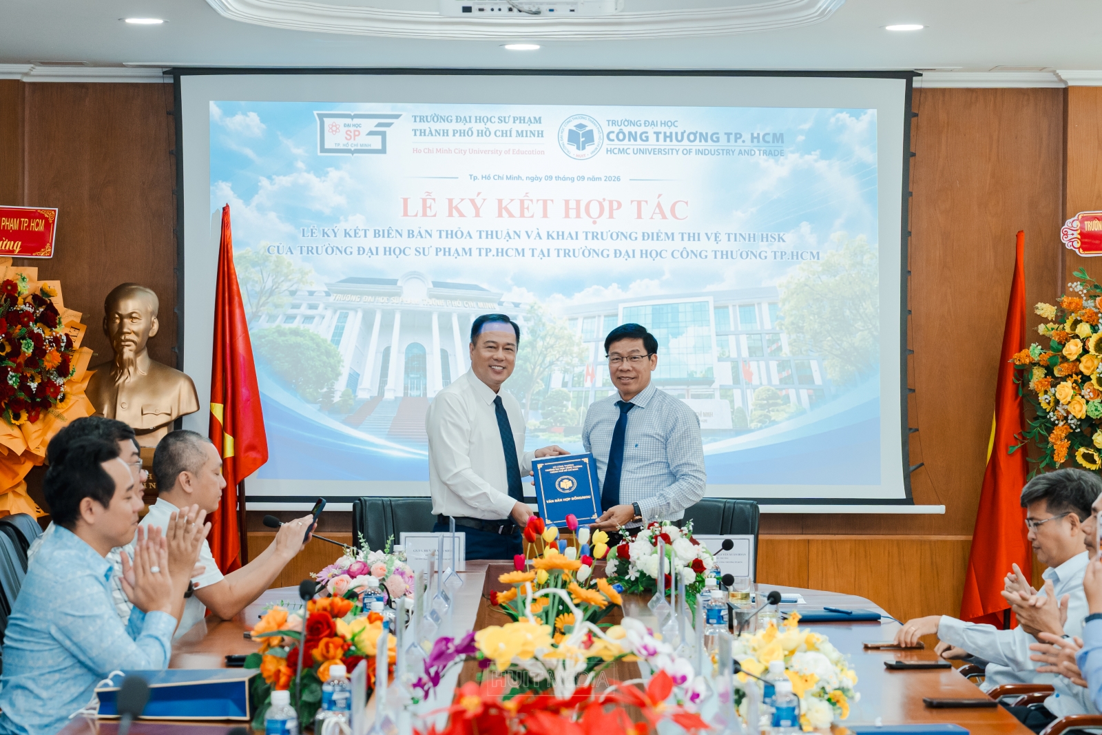Lễ Ký kết biên biên bản thỏa thuận và khai trương điểm thi vệ tinh HSK của Trường Đại học Sư Phạm TP.HCM tại Trường Đại học Công Thương TP.HCM