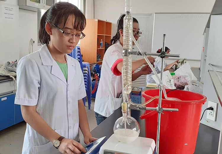 Thông báo về việc xử lý vật tư, mô hình; quản lý chất thải, hóa chất tại PTN