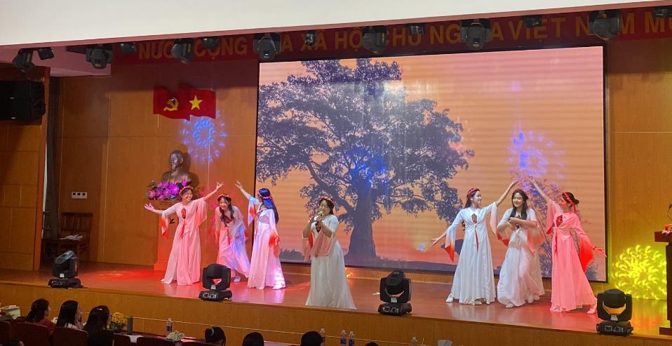 Liên chi đoàn Khoa Sinh học và Môi trường tổ chức hội diễn văn nghệ chào mừng Ngày Nhà Giáo Việt Nam 20/11