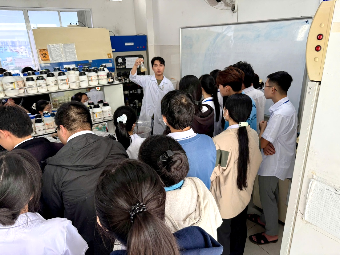 Thông báo tập huấn sinh viên và tổ chức cho sinh viên vào phòng thí nghiệm học kỳ 2 - năm học 2025-2026 (đợt 2)